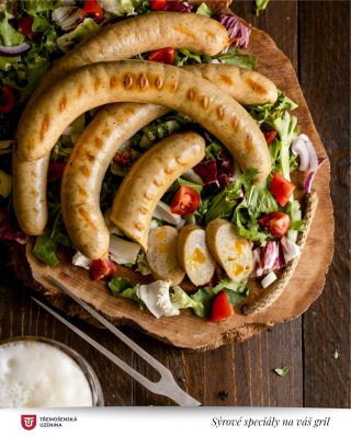 🔥 Čedarka z Třemošenské uzeniny! Šťavnatá vepřová klobása plná čedaru, která vás překvapí svou plnou chutí a lahodným...